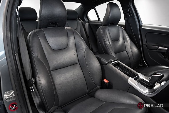 Volvo S60 Cross Country 13 of 25