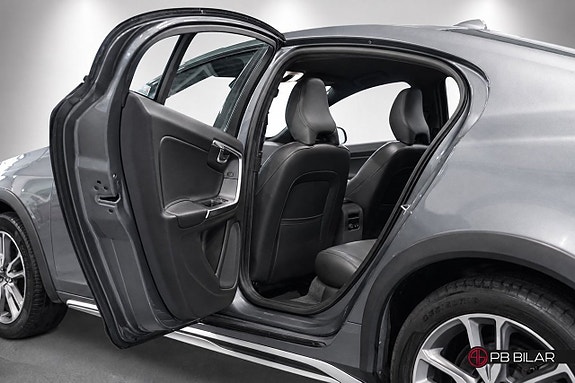 Volvo S60 Cross Country 10 of 25