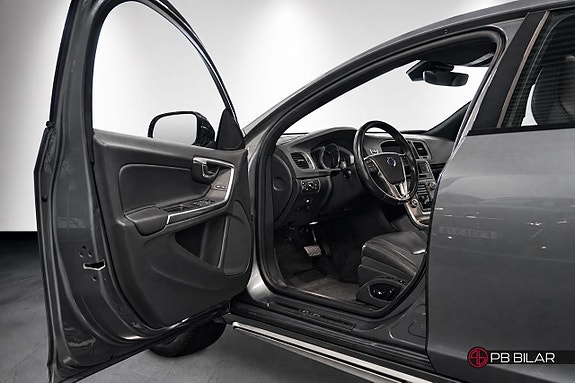 Volvo S60 Cross Country 9 of 25