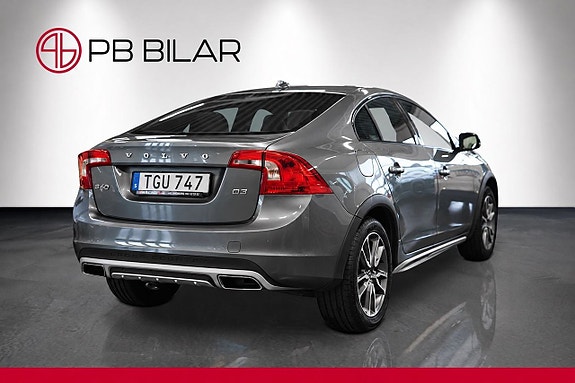 Volvo S60 Cross Country 7 of 25