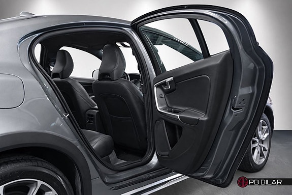 Volvo S60 Cross Country 14 of 25