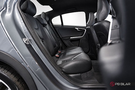 Volvo S60 Cross Country 15 of 25