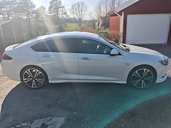 Opel Insignia 2 of 7