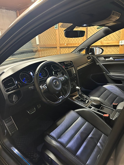 Volkswagen Golf VII 3 of 6