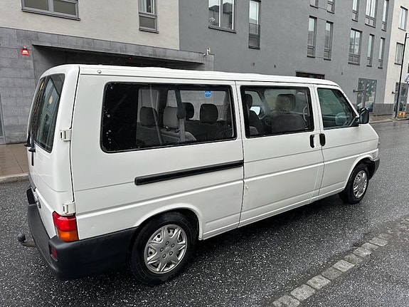 Volkswagen Caravelle 4 of 7