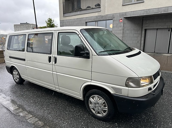 Volkswagen Caravelle 3 of 7