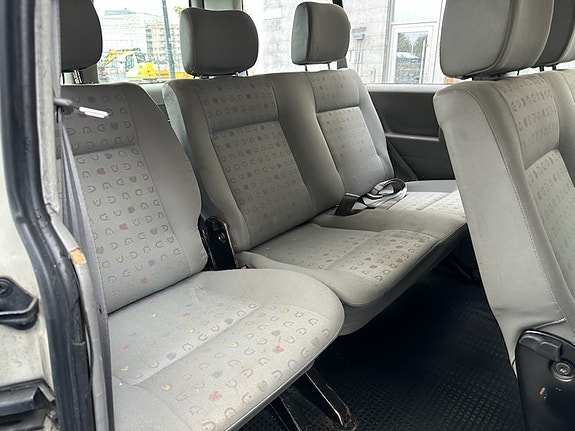 Volkswagen Caravelle 7 of 7
