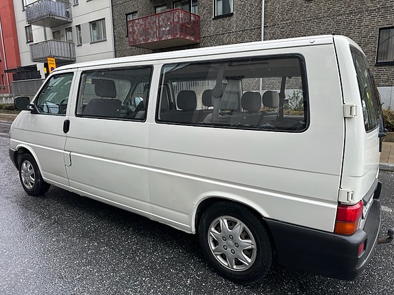 Volkswagen Caravelle 2 of 7