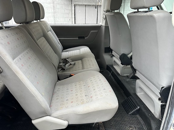 Volkswagen Caravelle 6 of 7