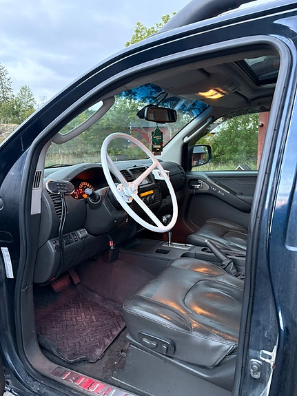 Nissan Navara 2 of 6