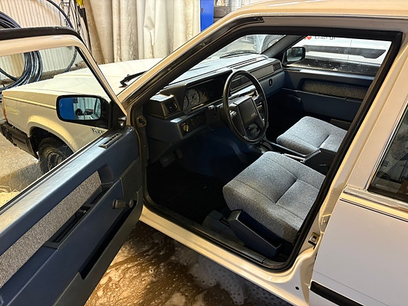 Volvo 740 4 of 5