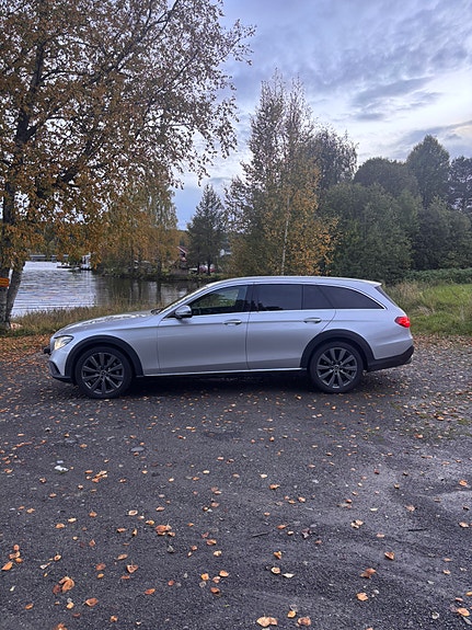 Mercedes-Benz E220 d 2 of 18