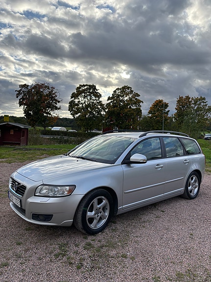 Volvo V50 2 of 9