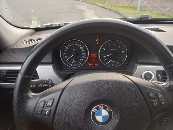 BMW 325i 4 of 5