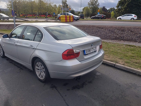 BMW 325i 3 of 5