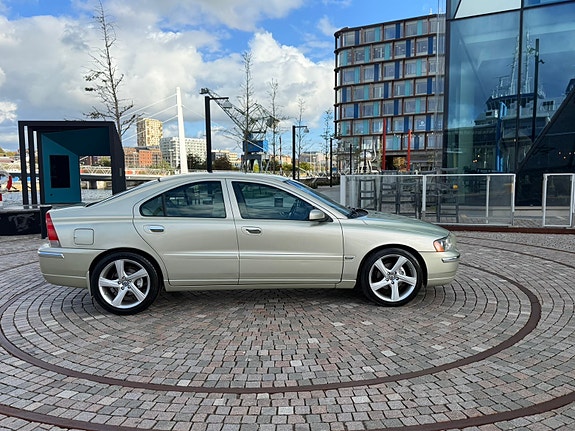Volvo S60 2 of 9