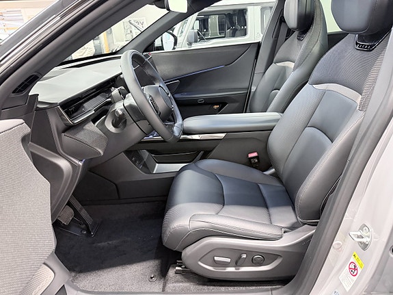Mazda CX-6e 8 of 15
