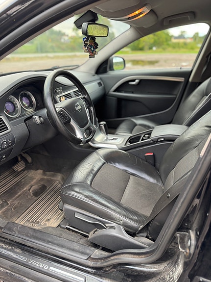 Volvo V70 8 of 8