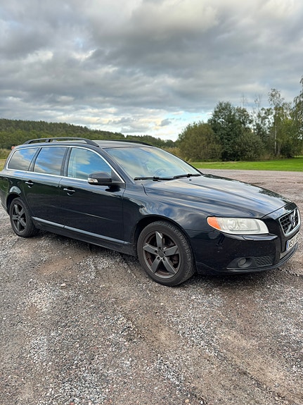 Volvo V70 3 of 8