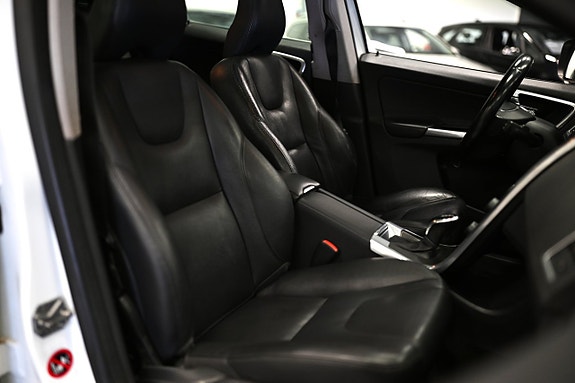 Volvo XC60 16 of 27