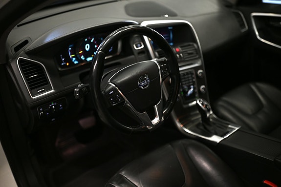 Volvo XC60 10 of 27