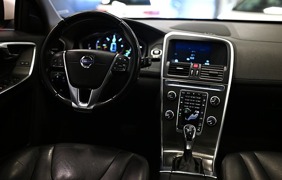 Volvo XC60 11 of 27