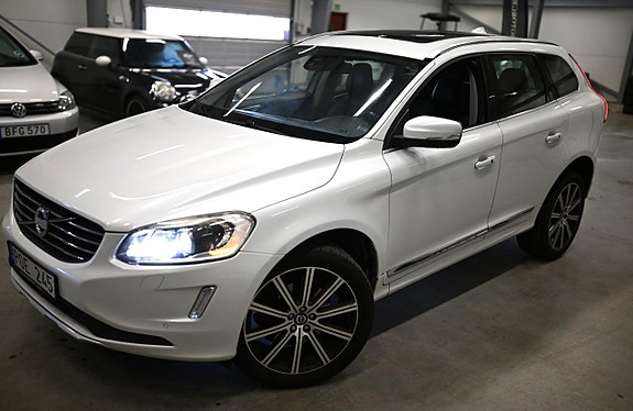 Volvo XC60 2 of 27