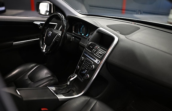 Volvo XC60 14 of 27