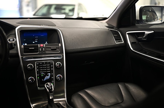 Volvo XC60 12 of 27