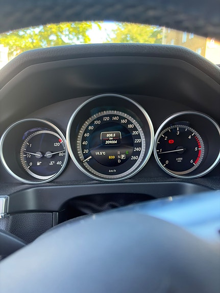 Mercedes-Benz E220 13 of 21