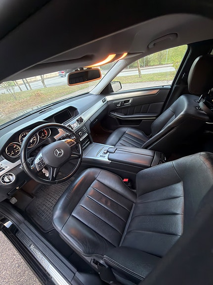 Mercedes-Benz E220 8 of 21
