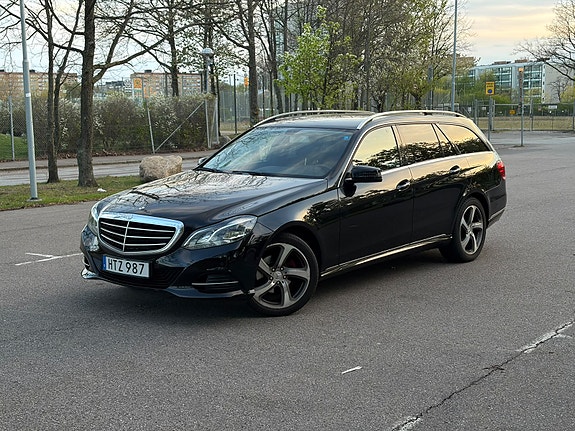 Mercedes-Benz E220 2 of 21