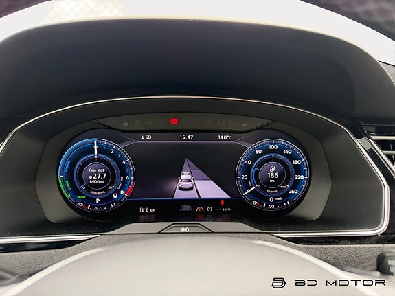 Volkswagen Passat 13 of 23
