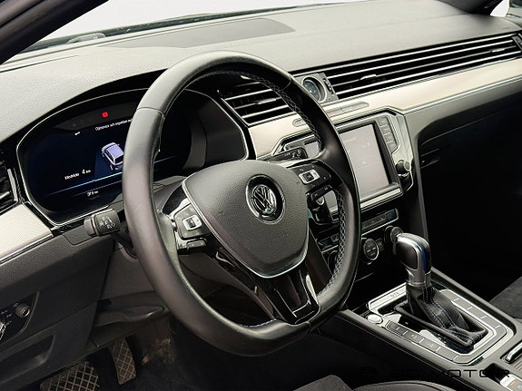 Volkswagen Passat 10 of 23