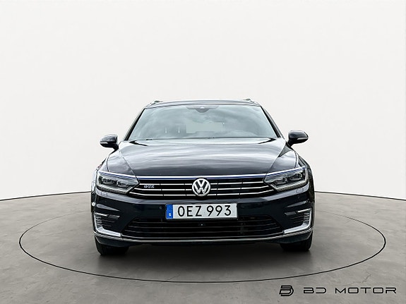 Volkswagen Passat 4 of 23