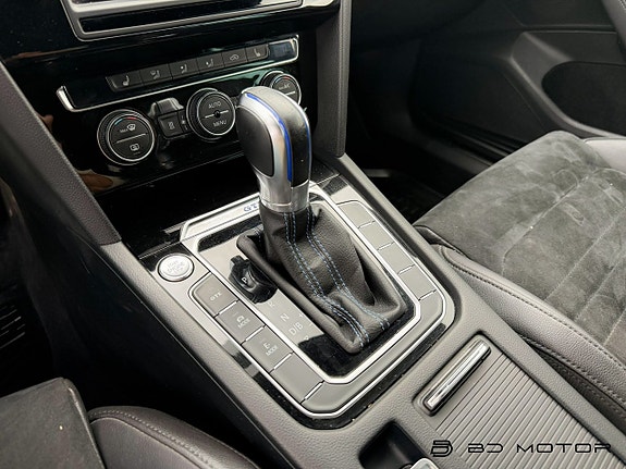 Volkswagen Passat 15 of 23