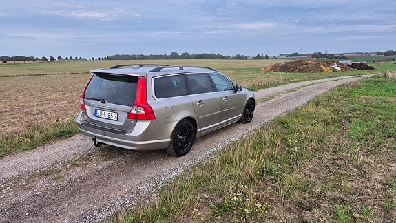Volvo V70 3 of 8