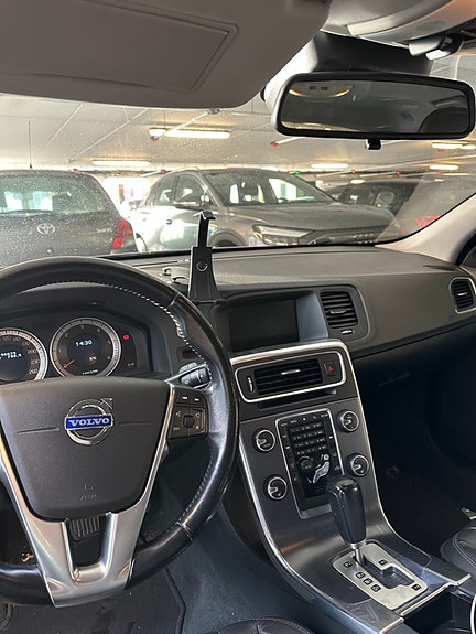 Volvo V60 3 of 5
