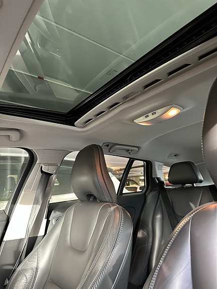Volvo V60 2 of 5