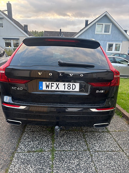 Volvo XC60 2 of 4