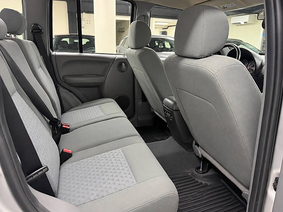 Jeep Cherokee 7 of 9