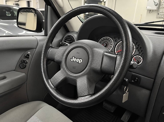 Jeep Cherokee 8 of 9