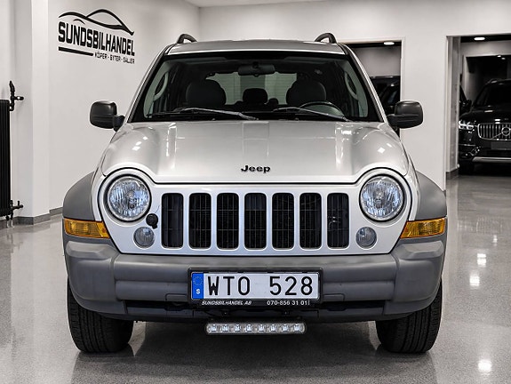 Jeep Cherokee 2 of 9