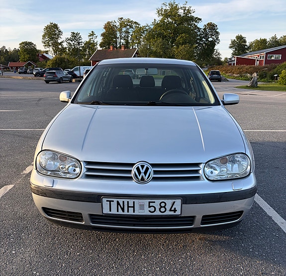 Volkswagen Golf IV 2 of 15