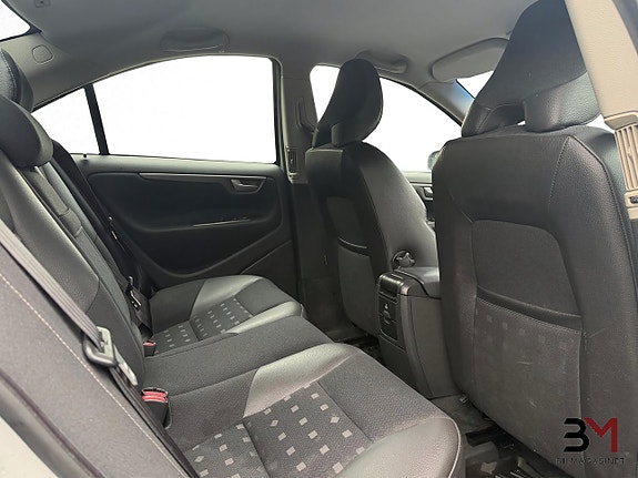 Volvo S60 12 of 16