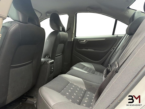 Volvo S60 11 of 16