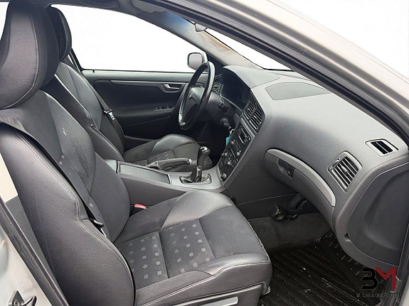 Volvo S60 10 of 16