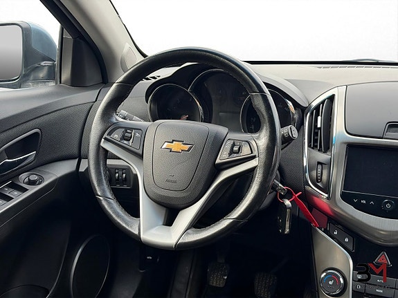 Chevrolet Cruze 13 of 15
