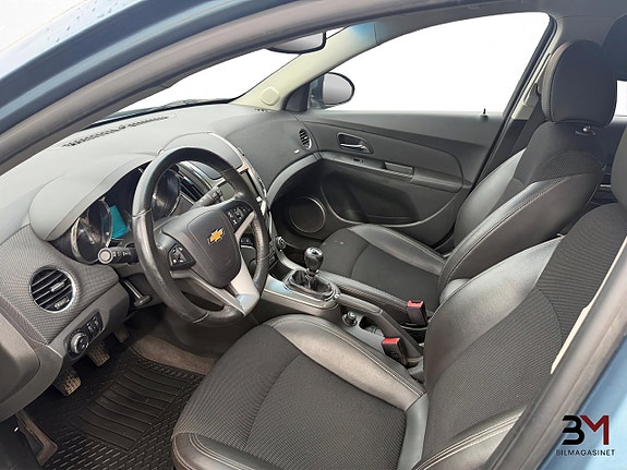 Chevrolet Cruze 9 of 15
