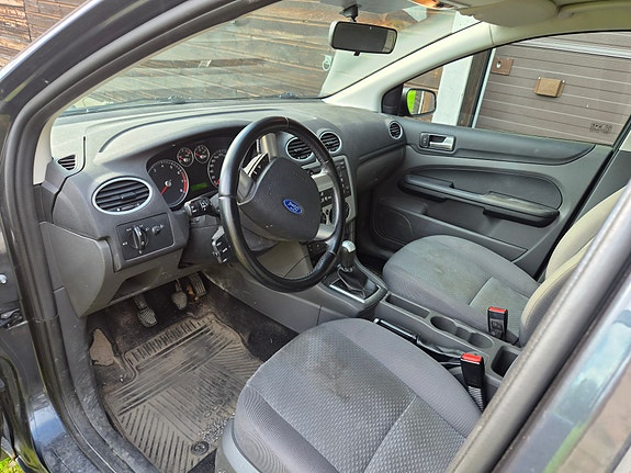 Ford Focus 2 of 8